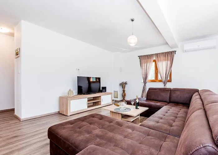 Willa Grandeza Szybenik