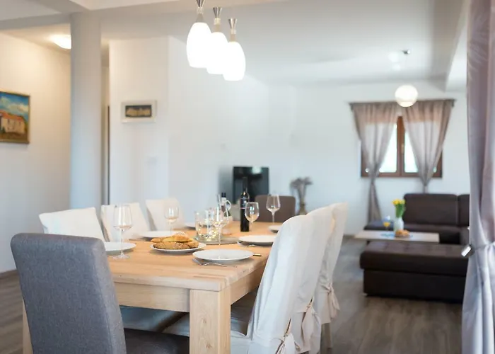 Grandeza Willa Szybenik